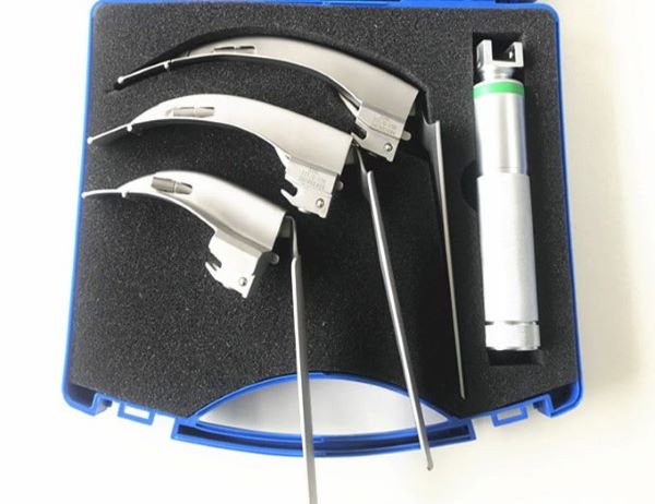 Ларингоскоп Макінтош, набір з 3-х клинків зігнутих з рухомим кінцем та рукоятка тип С, в футлярі, фіброоптичні, від'ємний світловод Bio Tules Impex BTS-22-247